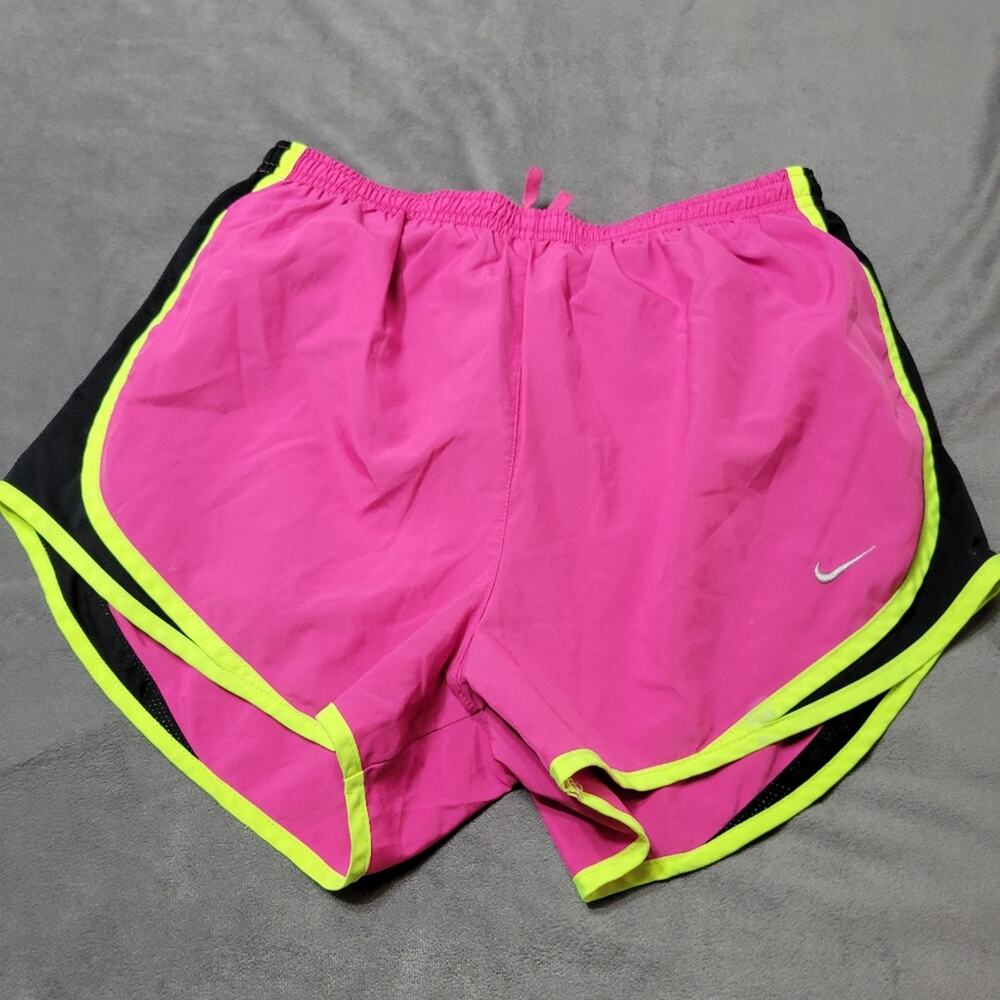 NIKE SHORT Women Size Medium Pink Comfort Stretch Pull On Elastic Waist Athletic